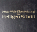 Neue-Welt-Übersetzung der Heiligen Schrift. Von Wachturm Bibel- und Traktat-Gesellschaft (1986).